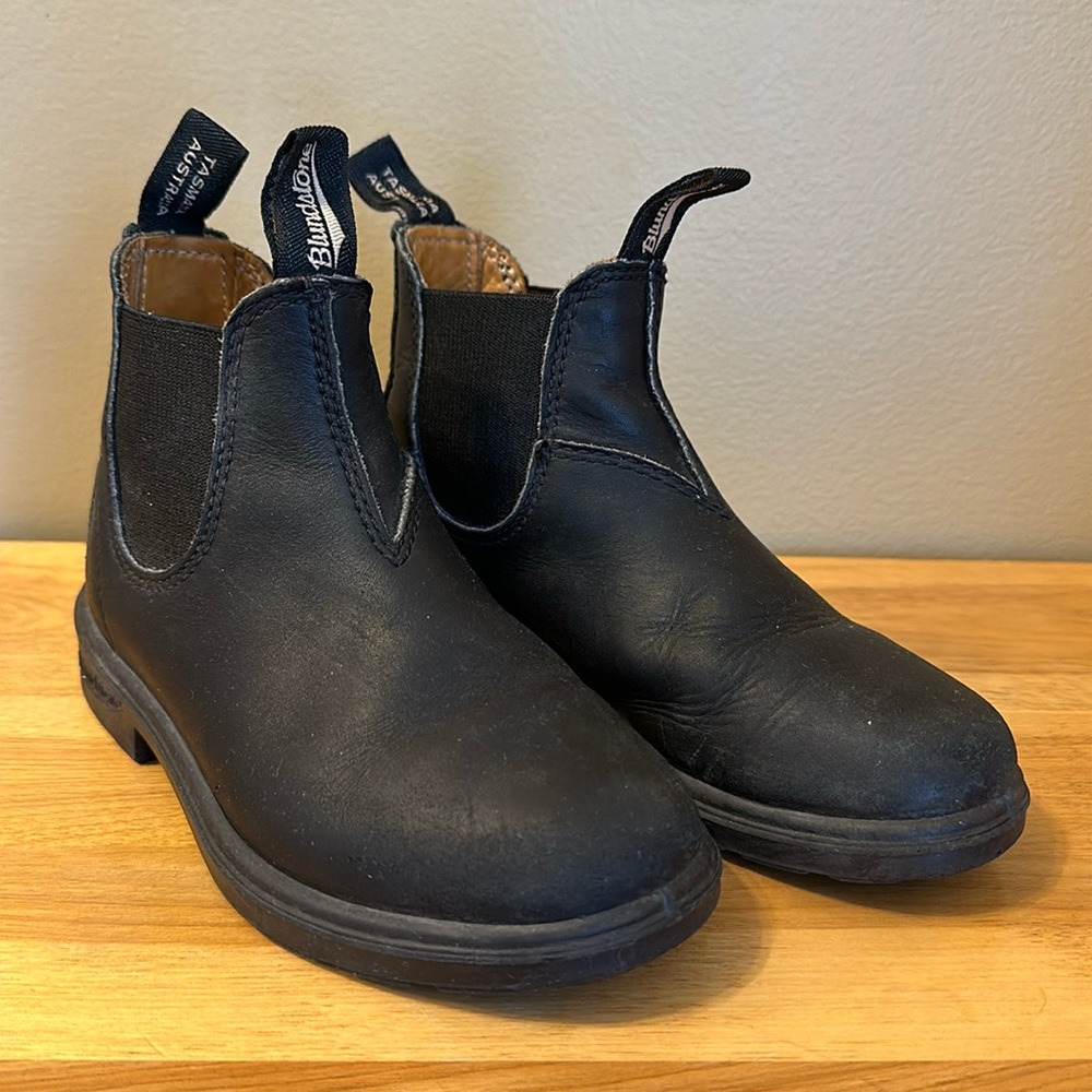 Kids blundstones size AUS/UK 12